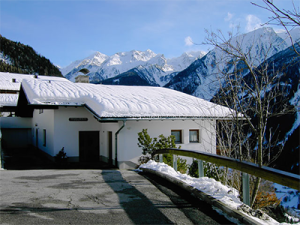 Hausansicht-Winter-Vorderseite